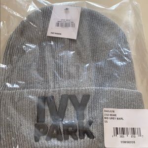 BNWT Ivy Park logo beanie 💯 authentic.